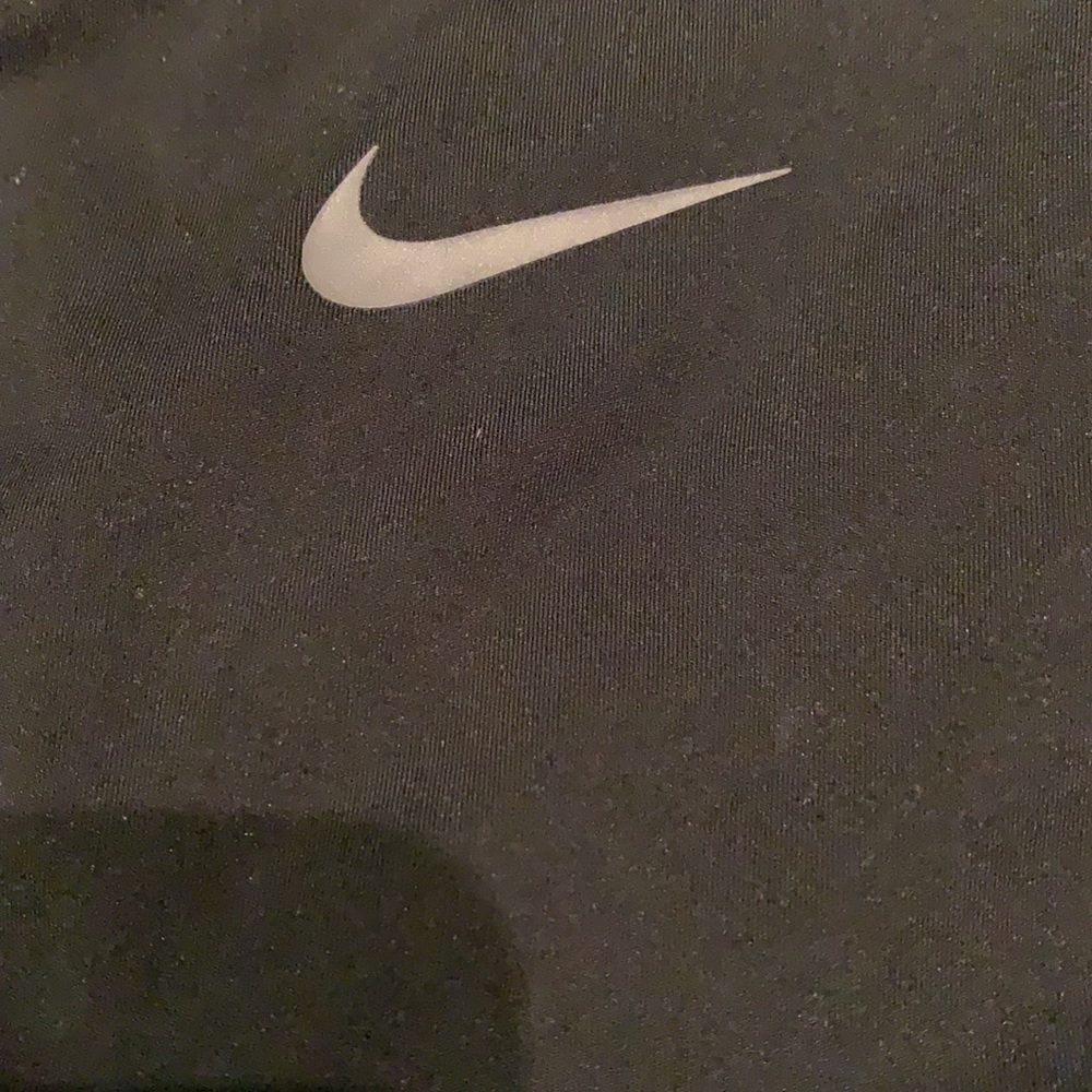 Nike Pro Black and White Crop Top - Picture 4 of 6